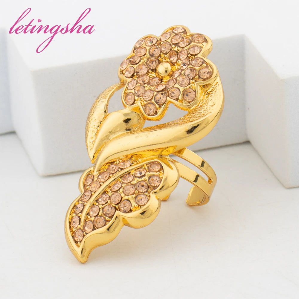 Heavy looking jewelery for Women of class. Dont Wear if you are not confident. A classy women will make fake gold look real