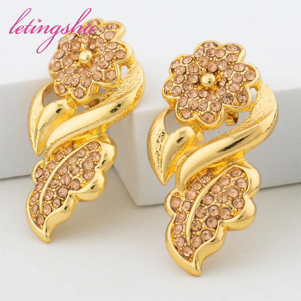 Heavy looking jewelery for Women of class. Dont Wear if you are not confident. A classy women will make fake gold look real